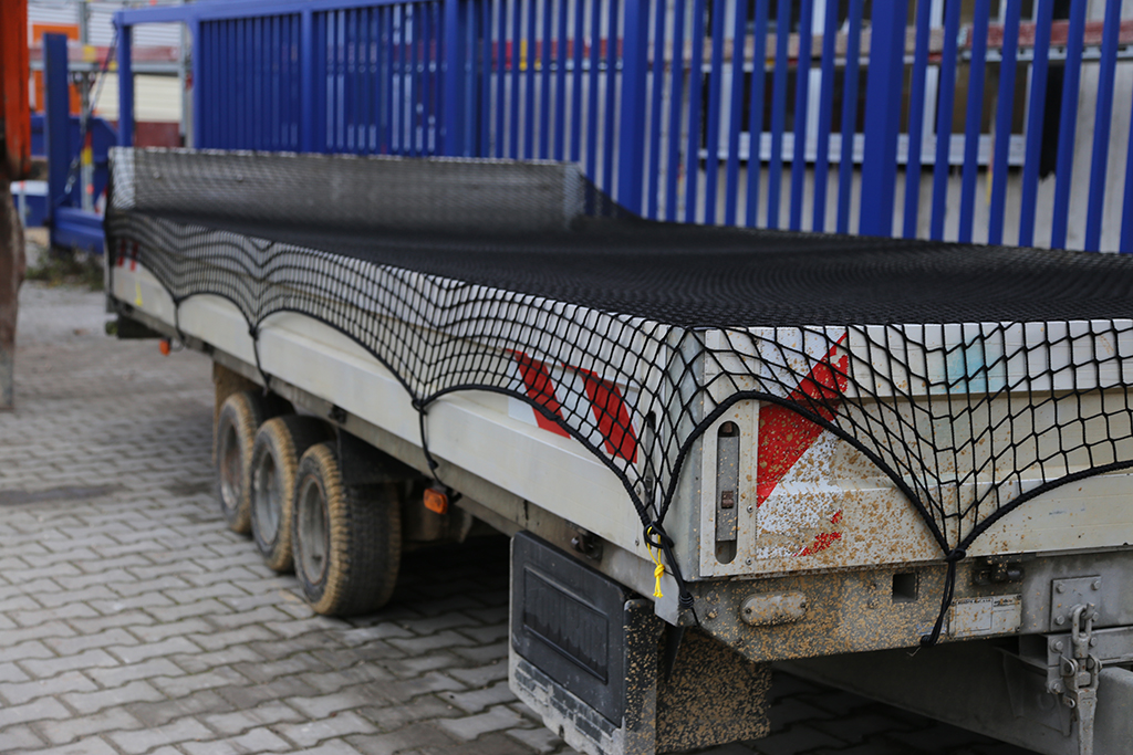 Abdecknetz 2,5m x 3m Anhängernetz zur Ladungssicherung mit Expanderseil