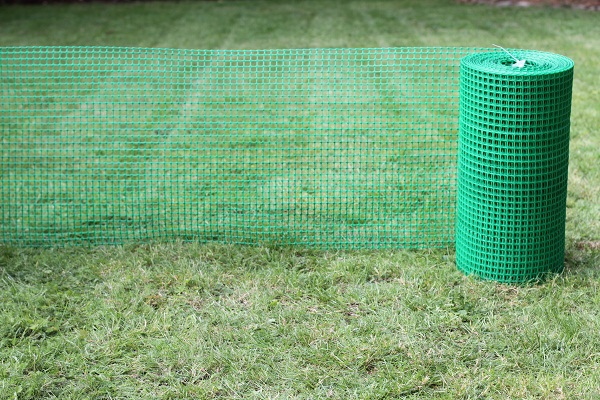 KUNSTSTOFFZAUN grün in 0,6m Höhe (Meterware) Quadratmaschen 15mm Geflügelzaun
